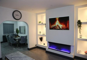 Full, modern house in Salford